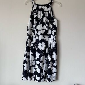 Roz & Ali Black White Floral Pleated Flared Knee Length Cocktail Dress Size 6